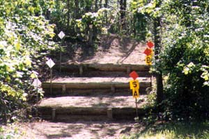 Obstacle en forme d'escalier géant